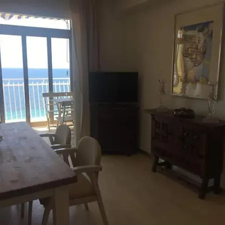 Mediterranean Seafront Lejlighed