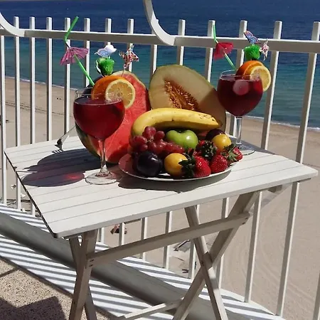 Mediterranean Seafront Lejlighed